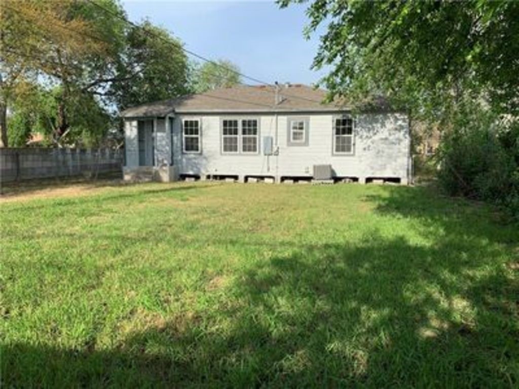 3459 Lawnview St Property Photo 3