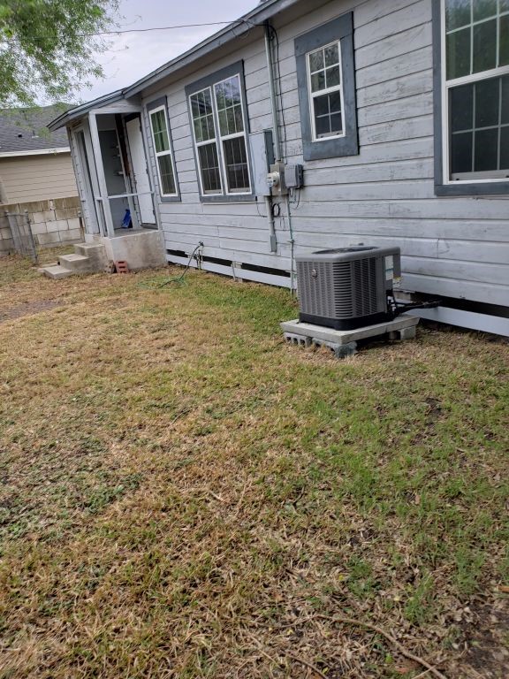 3459 Lawnview St Property Photo 4