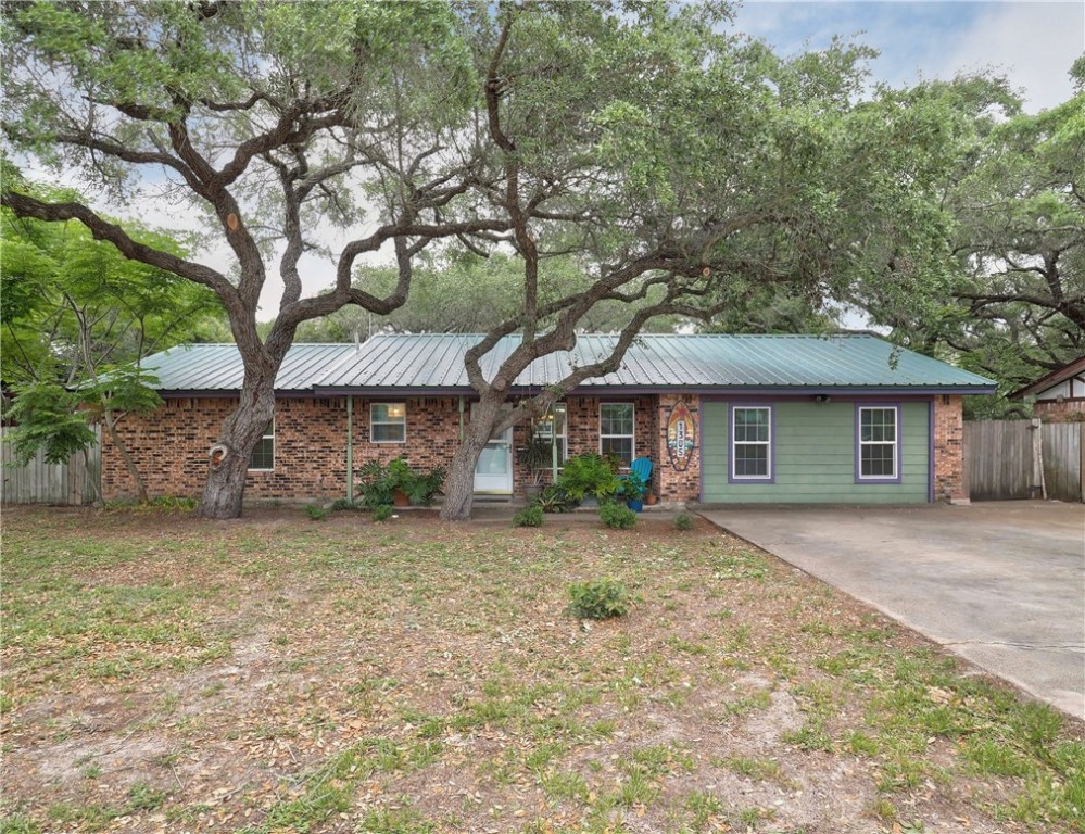 1305 S Whitney St Property Photo