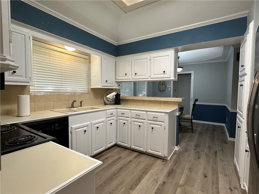 7421 Lake Neuchatel Dr Property Photo 7