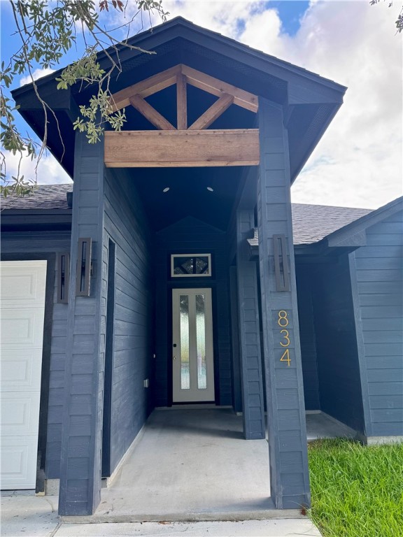 834 Utica St Property Photo 2