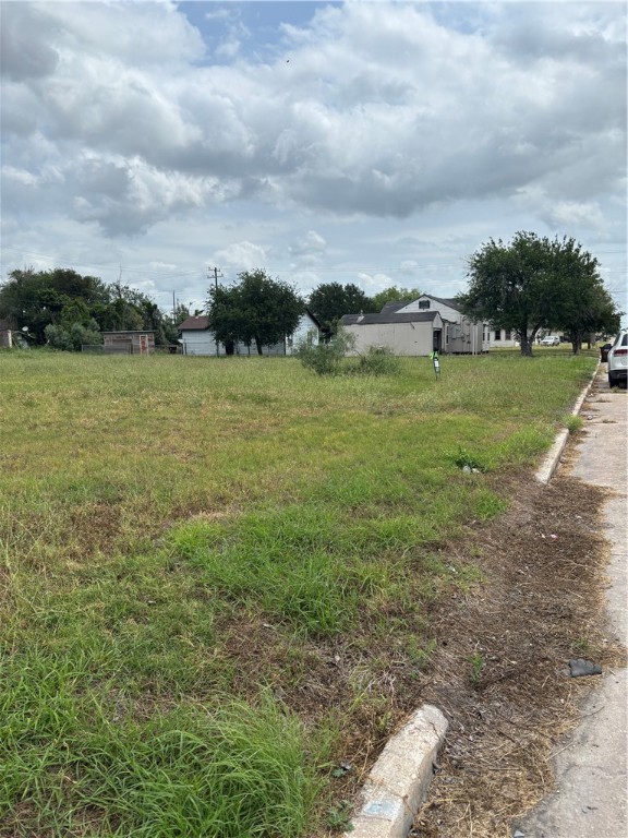 222 E Lott Ave Property Photo