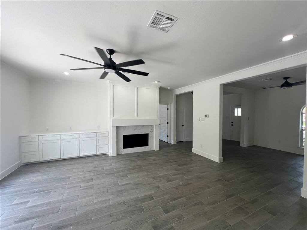 8038 Etienne Dr Property Photo 4