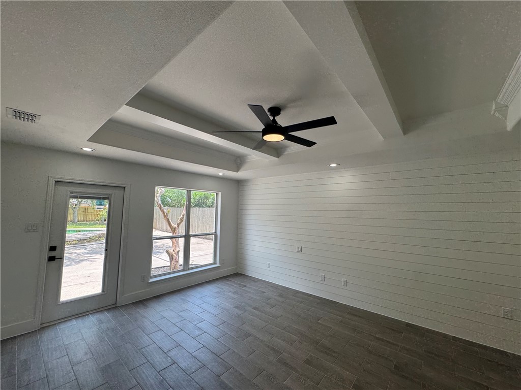 8038 Etienne Dr Property Photo 14