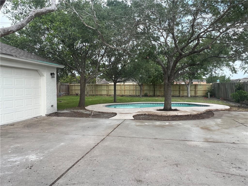 8038 Etienne Dr Property Photo 36