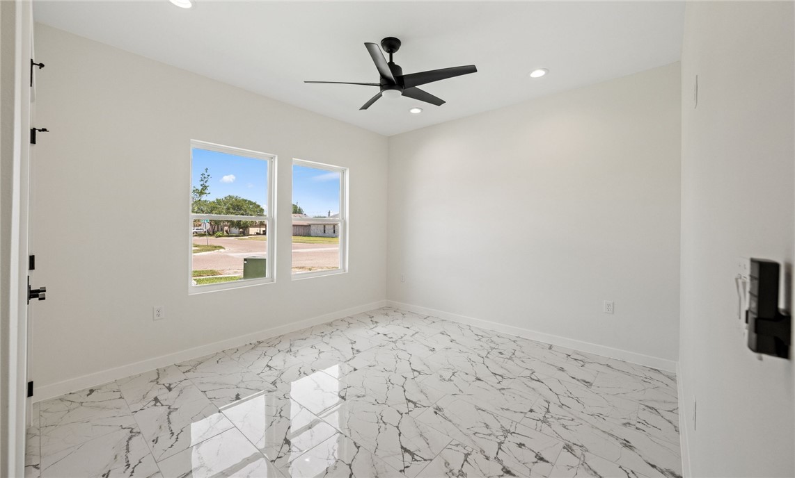 6721 La Salle Dr Property Photo 13