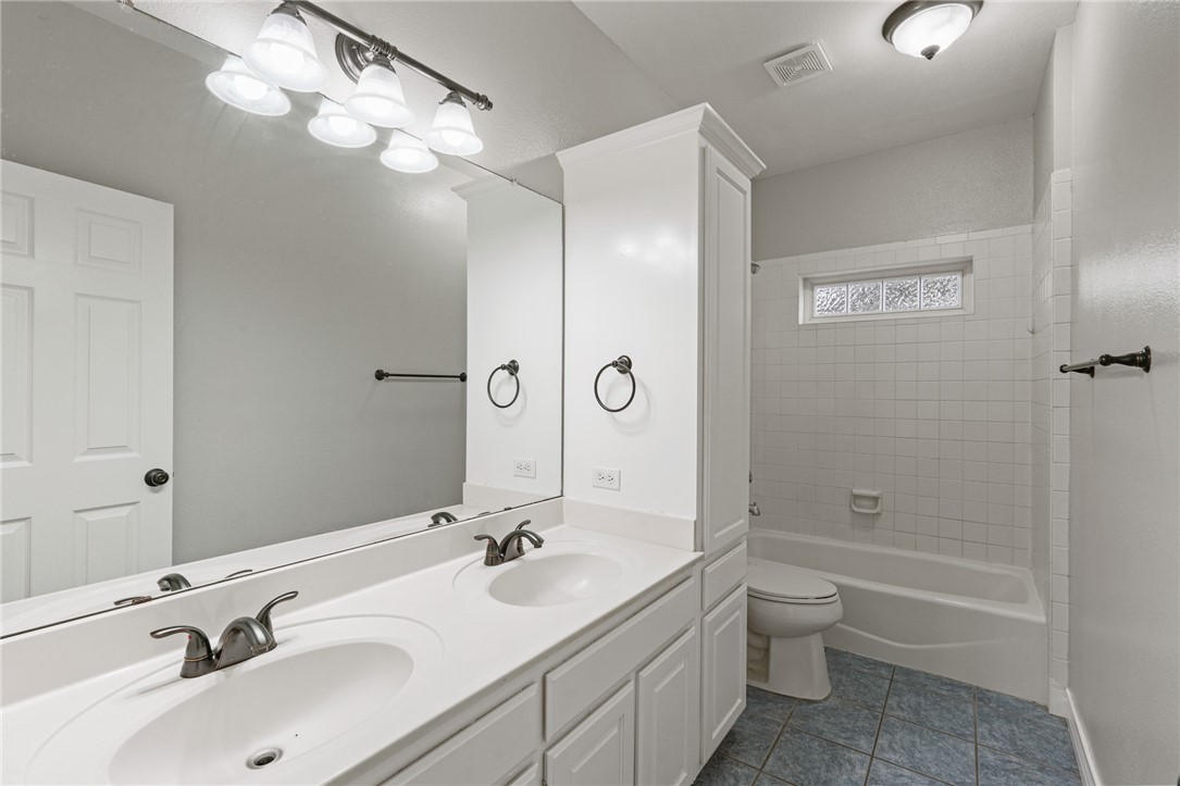 104 Saint Andrews St Property Photo 12