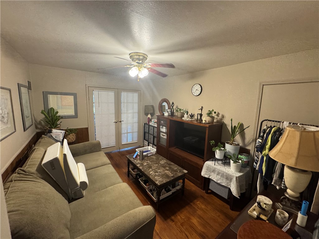 1210 Brentwood Dr Property Photo 5