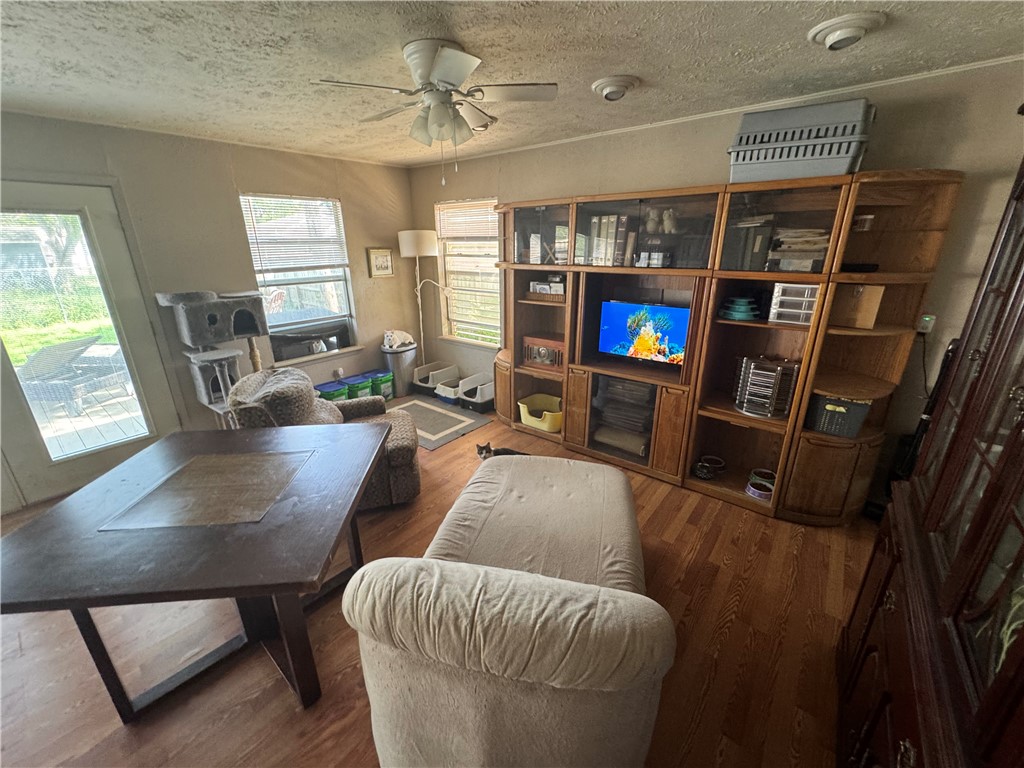 1210 Brentwood Dr Property Photo 6