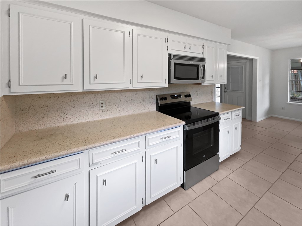 3658 Braeburn Dr Property Photo 6
