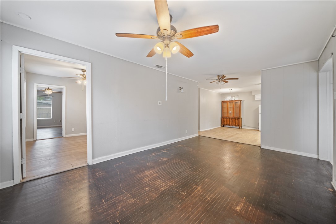 1809 Yale St Property Photo 2