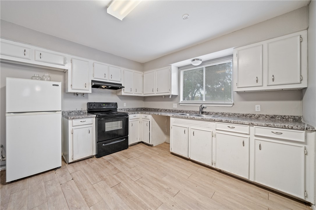 1809 Yale St Property Photo 3