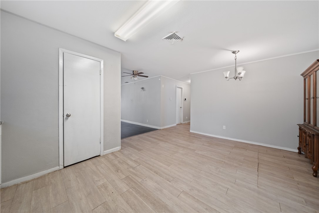 1809 Yale St Property Photo 5
