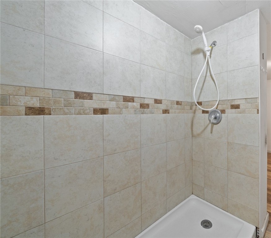 1809 Yale St Property Photo 7