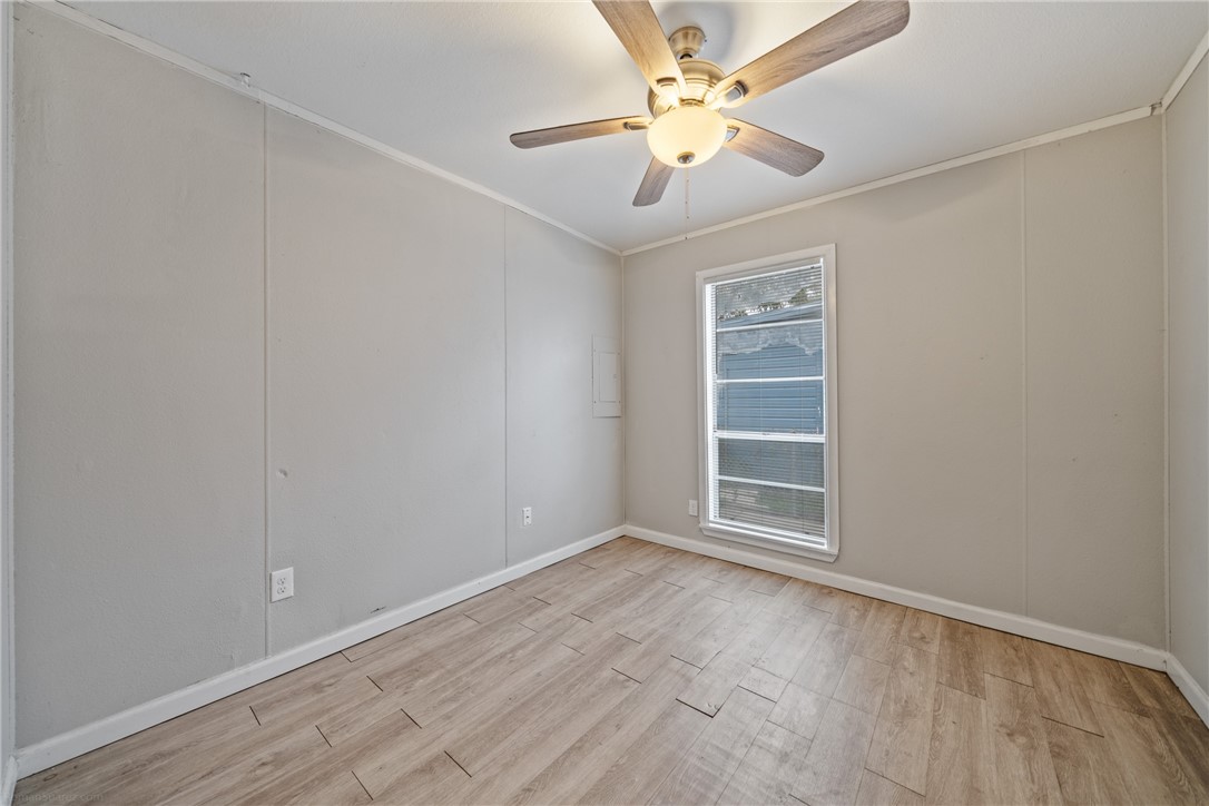 1809 Yale St Property Photo 9