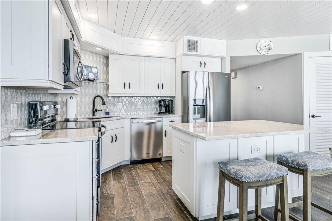 6745 Seacomber Dr 504 Property Photo 9