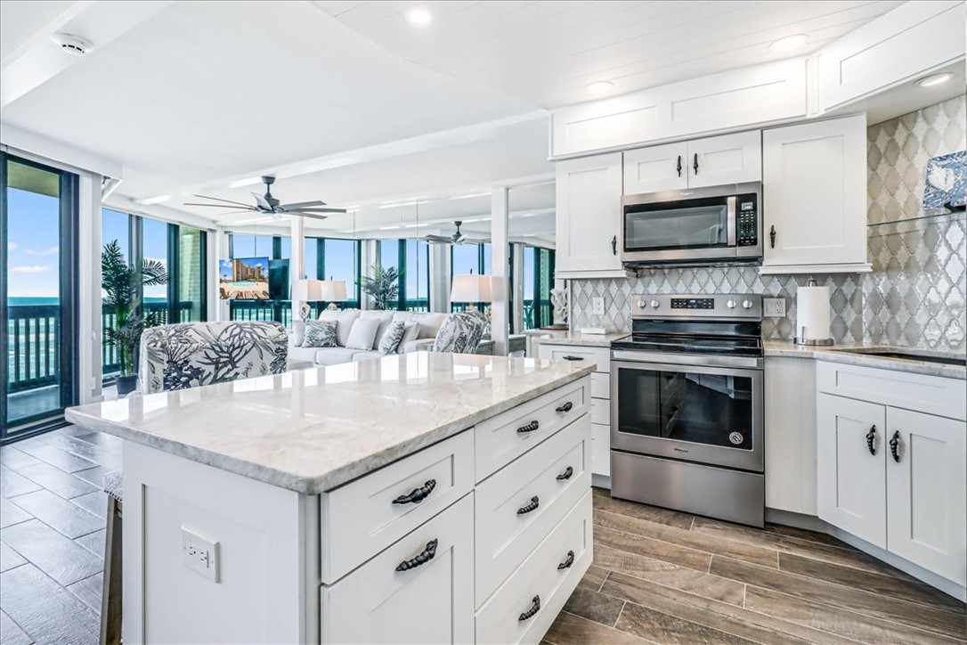 6745 Seacomber Dr 504 Property Photo 12