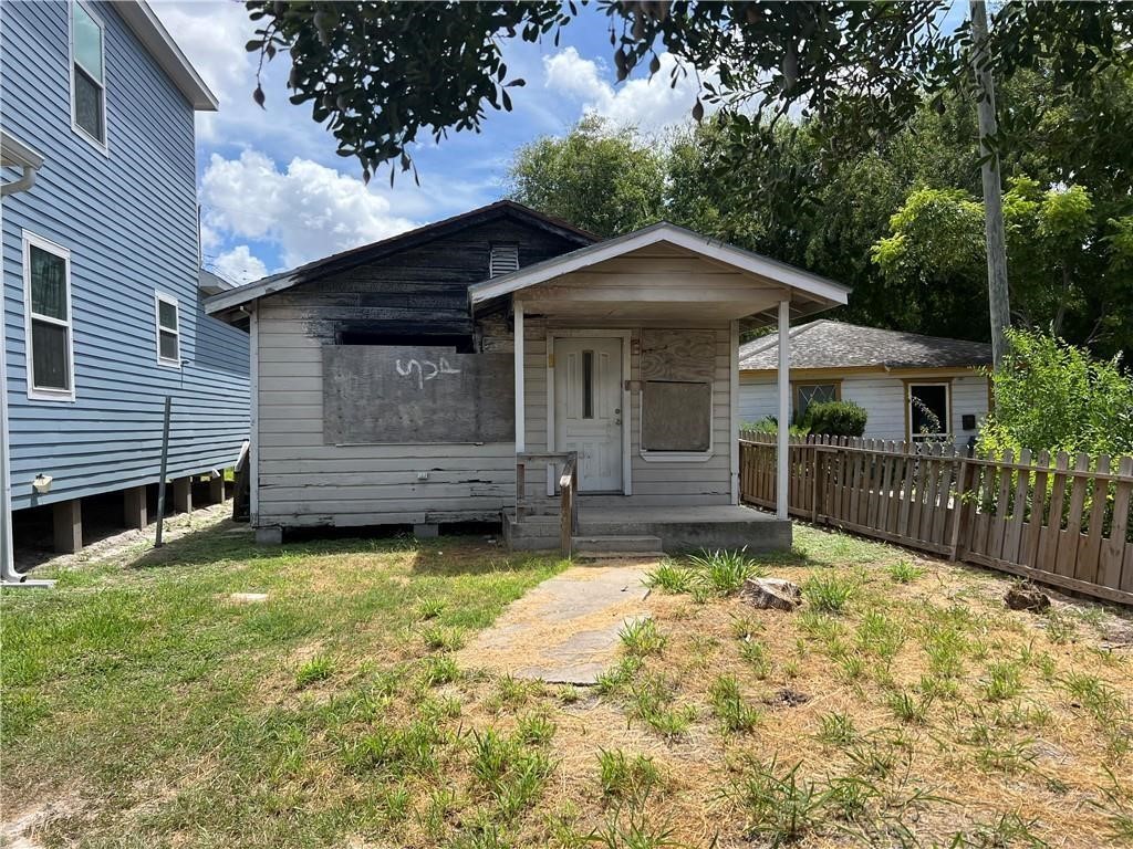 814 1/2 Mesquite St Property Photo