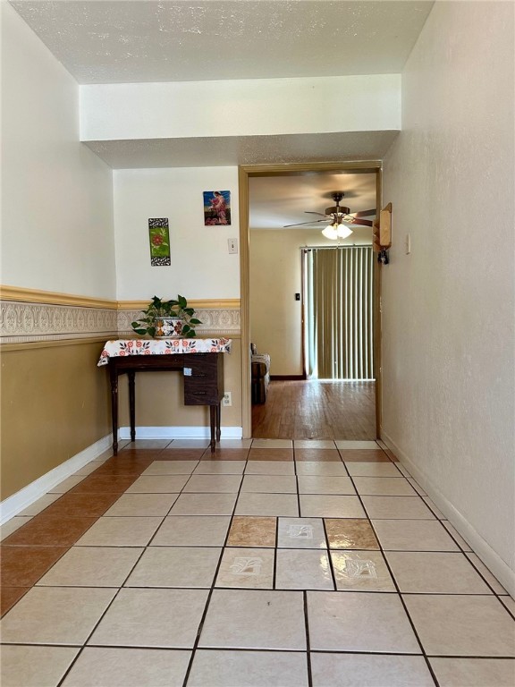 919 W Ave G Property Photo 3