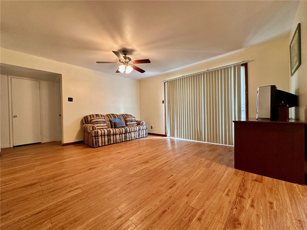 919 W Ave G Property Photo 4