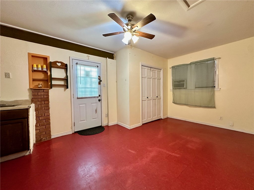 919 W Ave G Property Photo 15