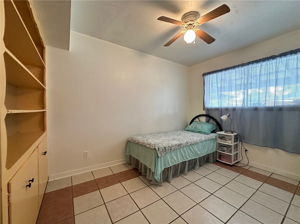 919 W Ave G Property Photo 9