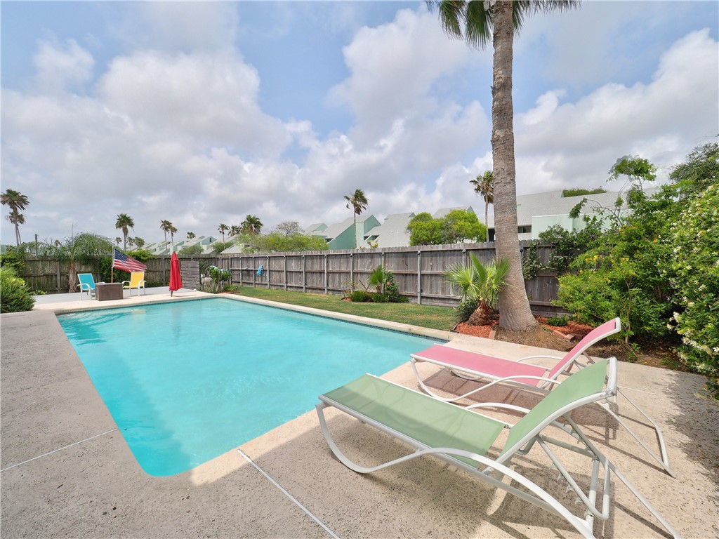 13701 Suntan Ave Property Photo 5