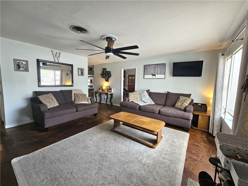30 Locke St Property Photo 4
