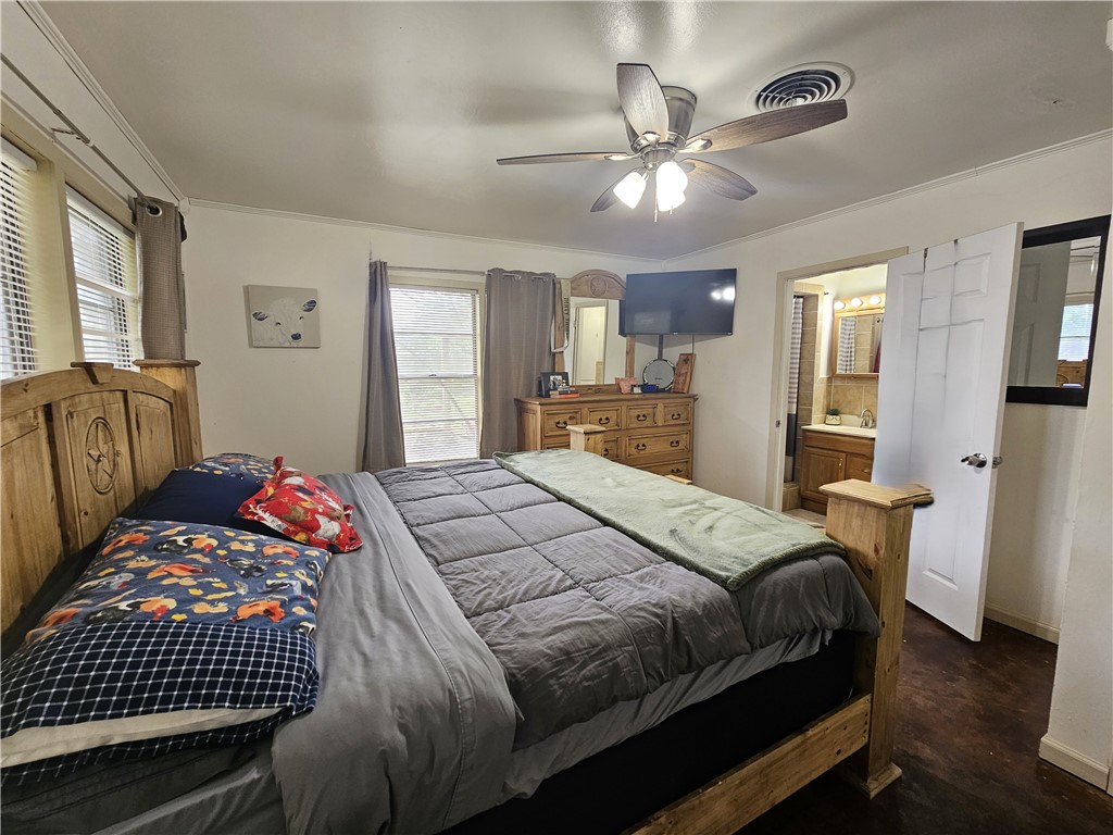 30 Locke St Property Photo 17