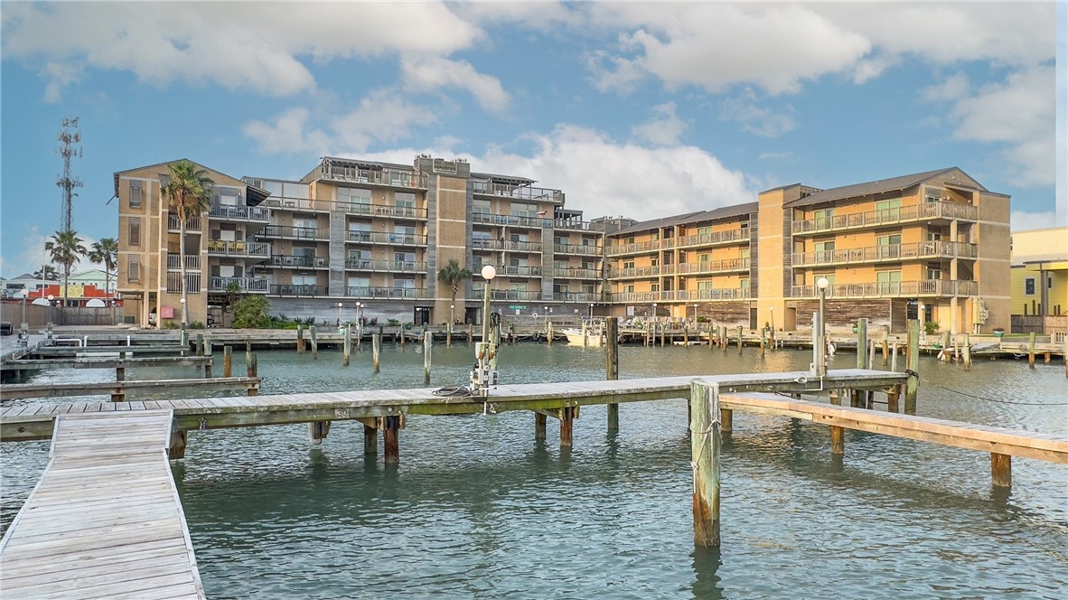 200 W Cotter Ave B-3 Property Photo 4