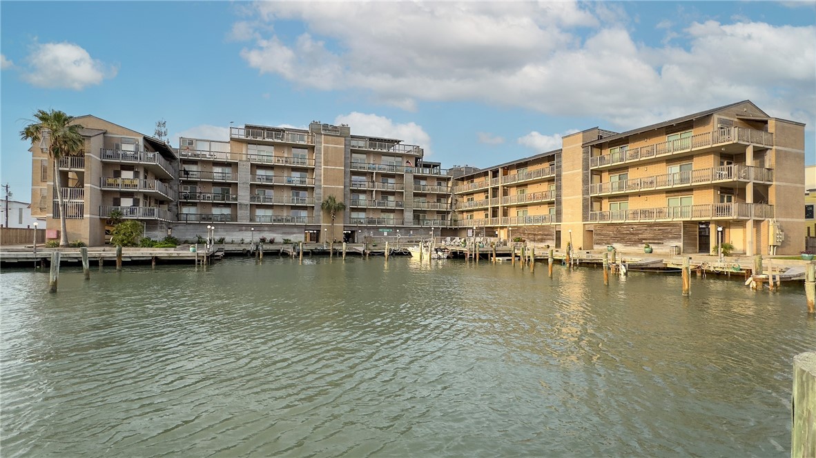 200 W Cotter Ave B-3 Property Photo 5