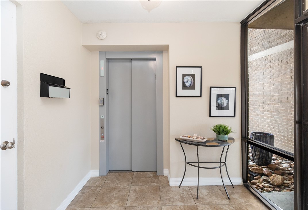 200 W Cotter Ave B-3 Property Photo 11