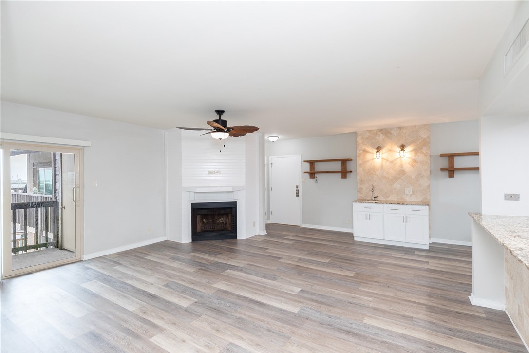 200 W Cotter Ave B-3 Property Photo 17