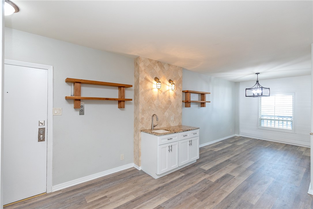 200 W Cotter Ave B-3 Property Photo 19