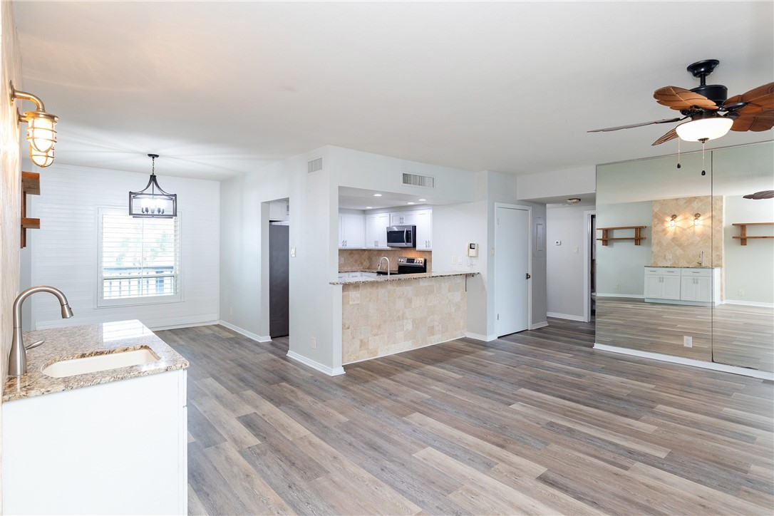 200 W Cotter Ave B-3 Property Photo 21