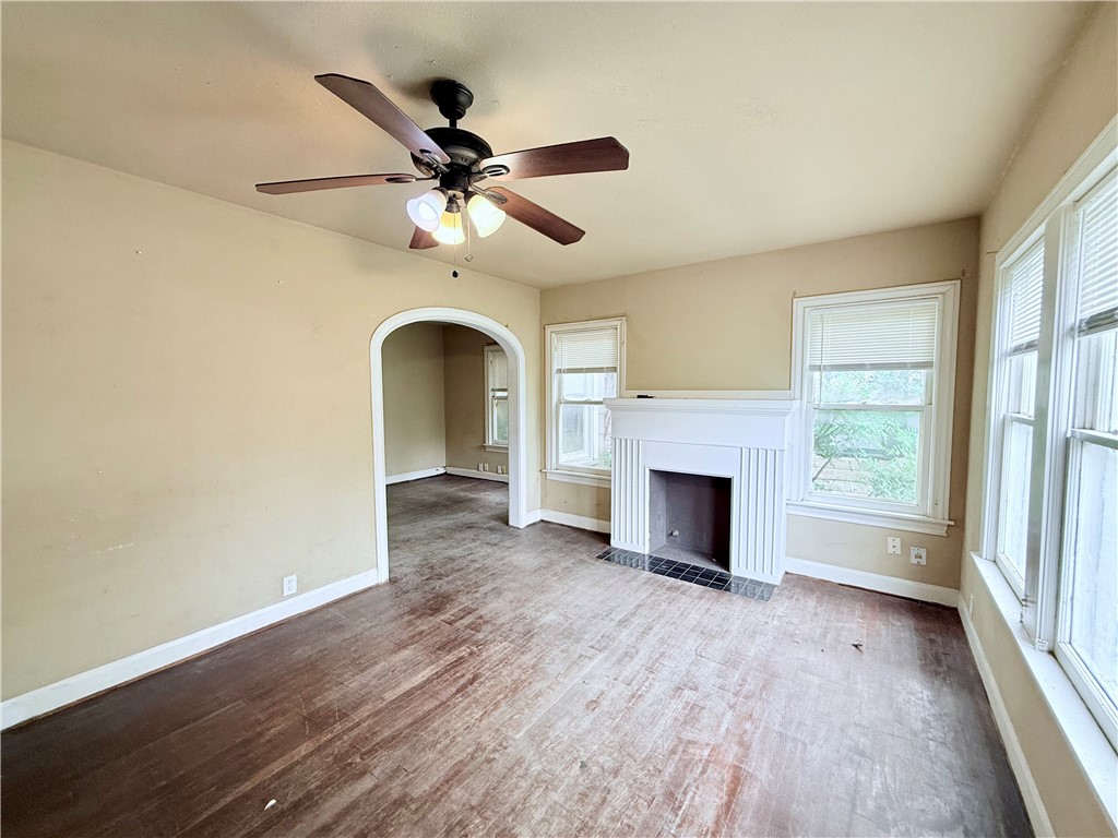 325 Texas Ave Property Photo 2