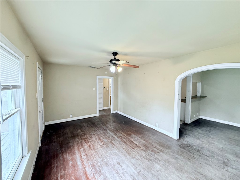 325 Texas Ave Property Photo 3