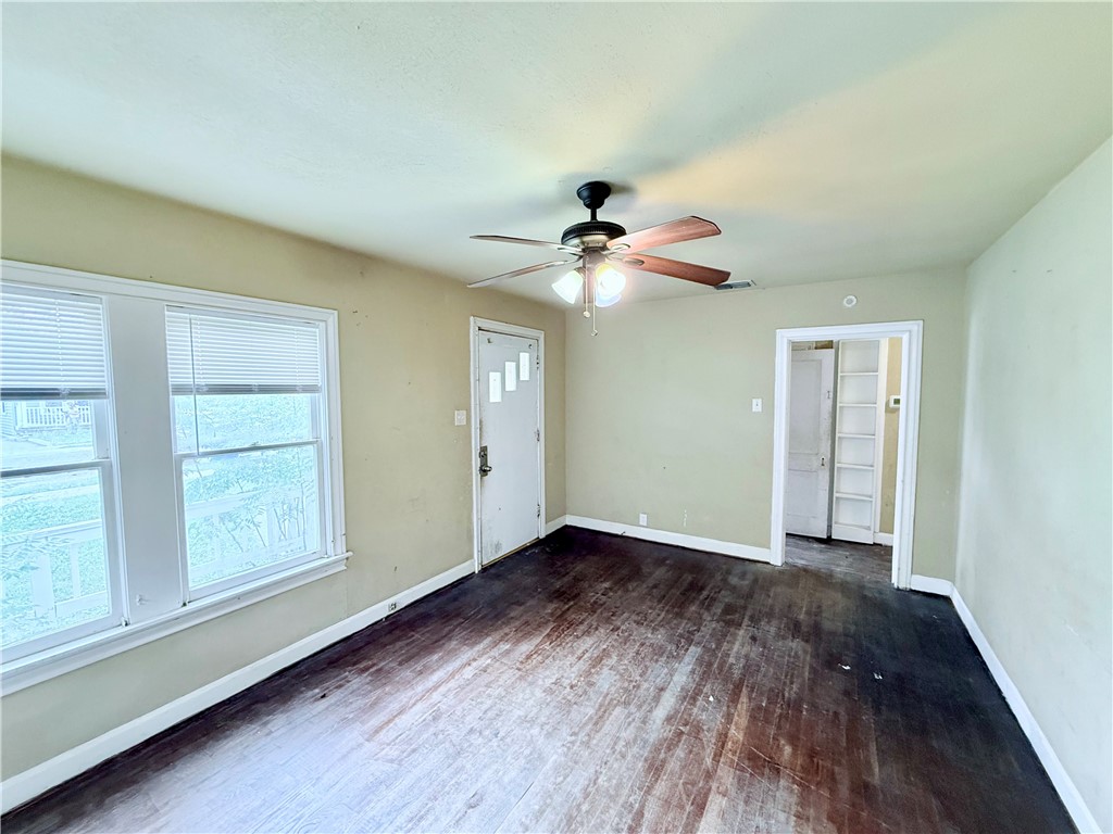 325 Texas Ave Property Photo 4