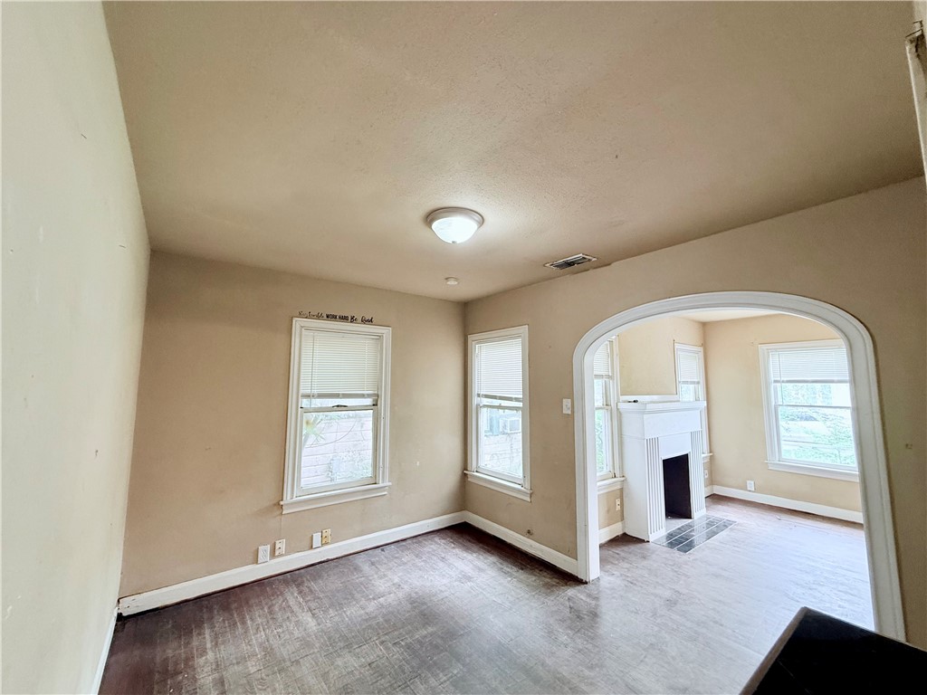 325 Texas Ave Property Photo 6