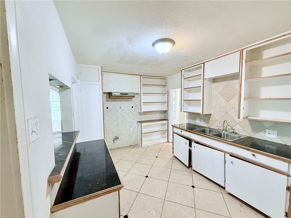 325 Texas Ave Property Photo 7