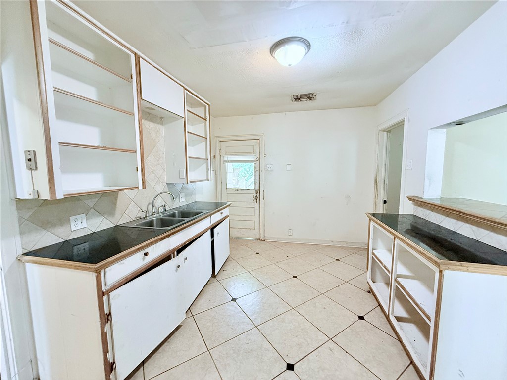 325 Texas Ave Property Photo 8