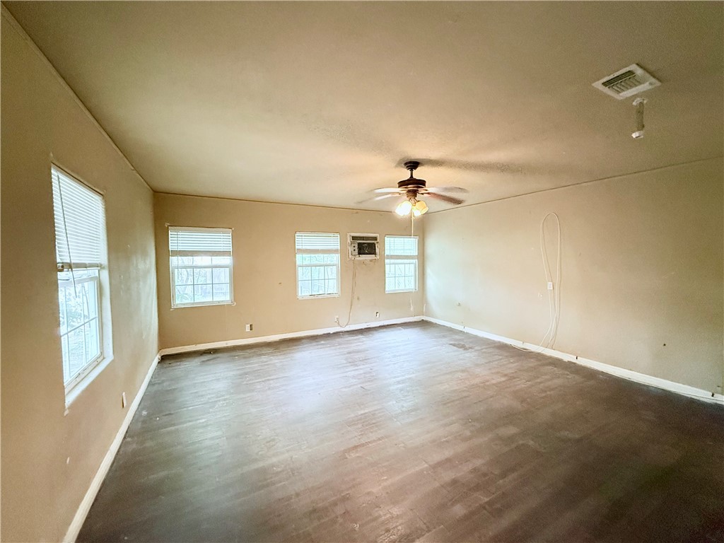 325 Texas Ave Property Photo 11