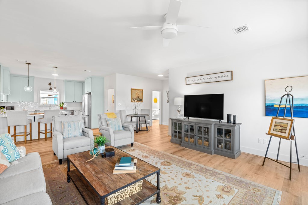 568 W Post Oak Lane Property Photo 10