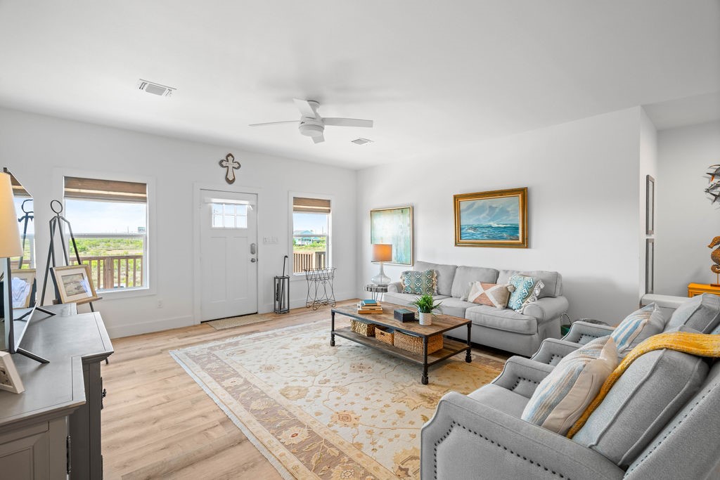 568 W Post Oak Lane Property Photo 11