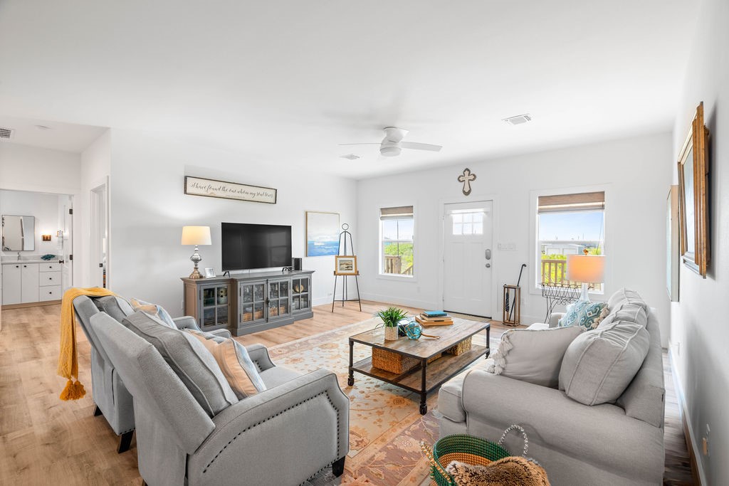 568 W Post Oak Lane Property Photo 12