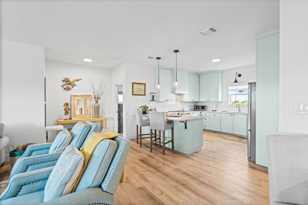 568 W Post Oak Lane Property Photo 13