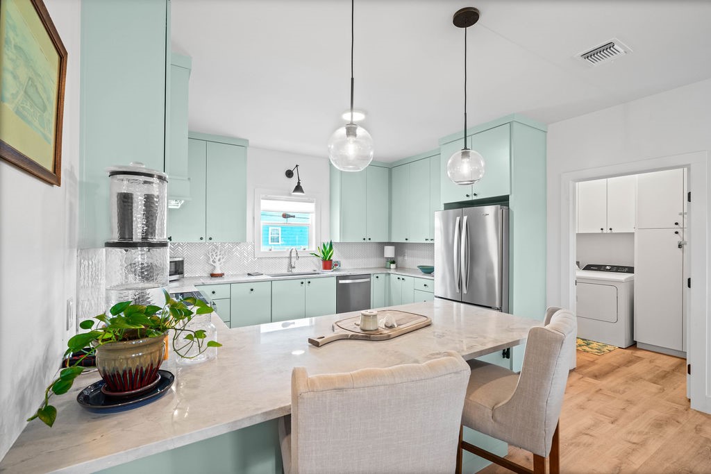 568 W Post Oak Lane Property Photo 15