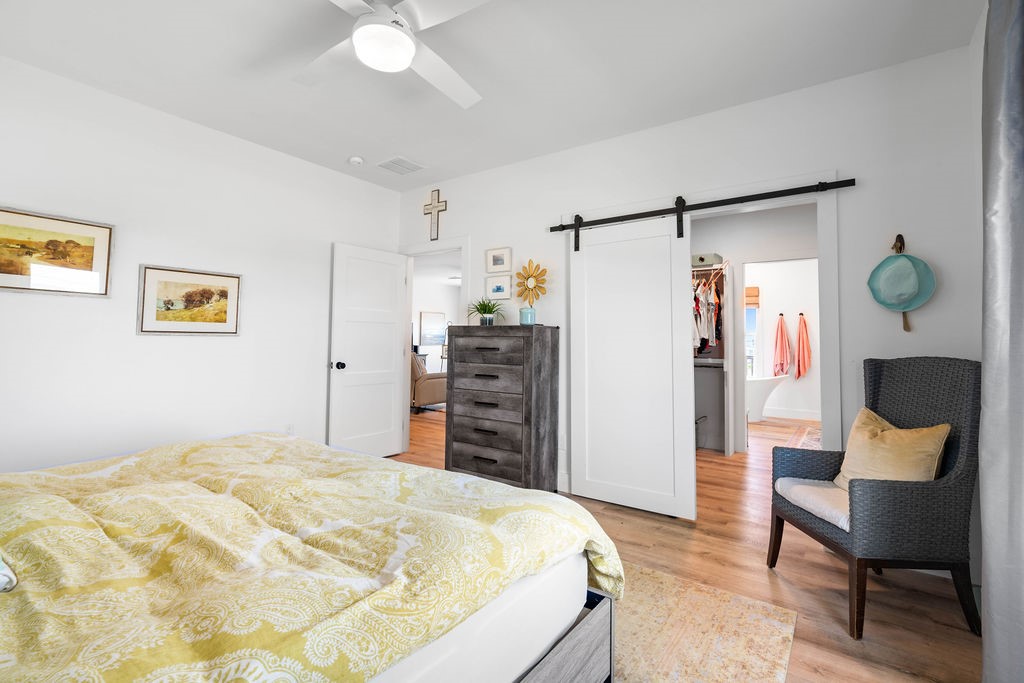 568 W Post Oak Lane Property Photo 18