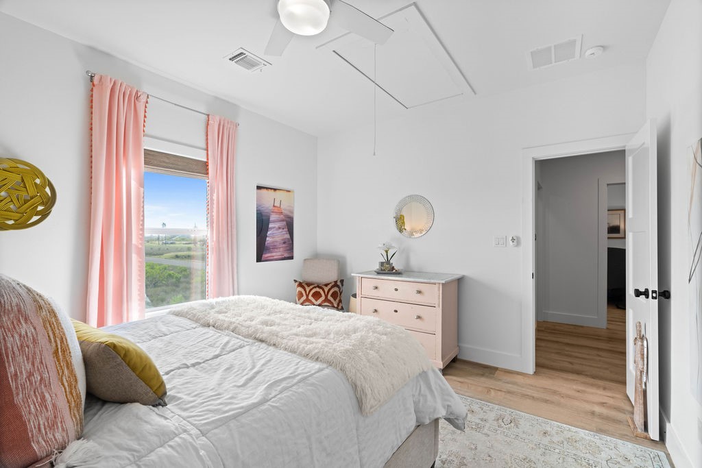 568 W Post Oak Lane Property Photo 24