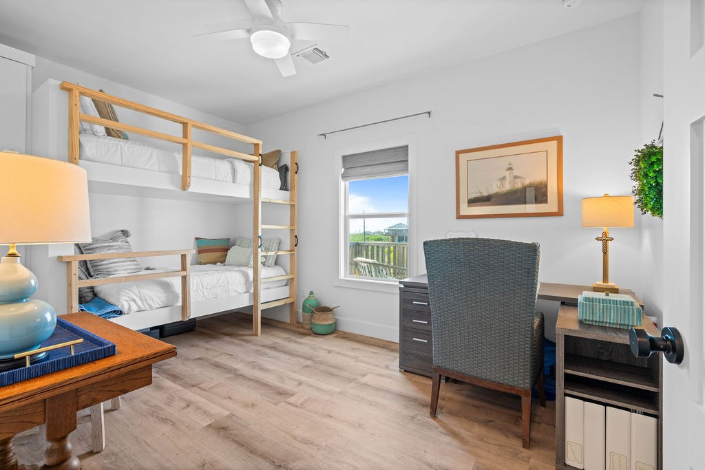 568 W Post Oak Lane Property Photo 25